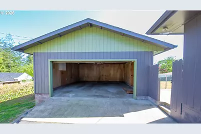 853 W 15th St, Coquille, OR 97423 - Photo 35