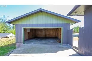 853 W 15th St, Coquille, OR 97423 - Photo 35