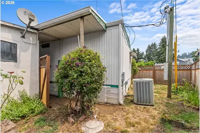 8951 SE Fuller Rd, Happy Valley, OR 97086 - Photo 33