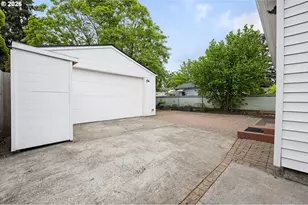 6811 SE 87th Ave, Portland, OR 97266 - Photo 5