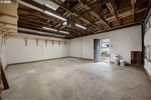 6811 SE 87th Ave, Portland, OR 97266 - Photo 33
