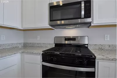 1145 Parkside Ave, Woodburn, OR 97071 - Photo 7