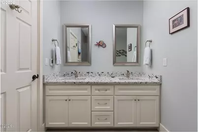 6315 SW Arbor Dr, South Beach, OR 97366 - Photo 17
