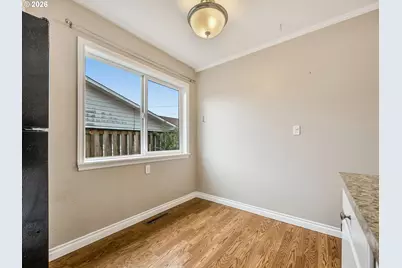 1460 4th St, Astoria, OR 97103 - Photo 5