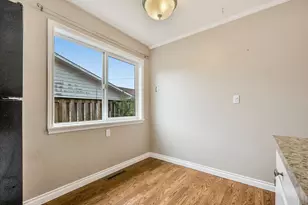 1460 4th St, Astoria, OR 97103 - Photo 5