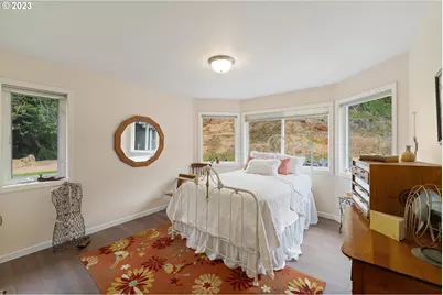 95037 Haynes Way Ln, North Bend, OR 97459 - Photo 21