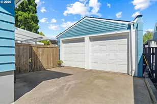 2302 SE 58th Ave, Portland, OR 97215 - Photo 3