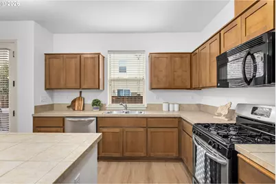 18646 SW Hideo Ct, Beaverton, OR 97003 - Photo 9