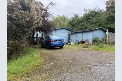 521 NW Harrison St, Canyonville, OR 97417 - Photo 1