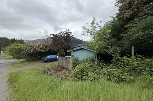 521 NW Harrison St, Canyonville, OR 97417 - Photo 3
