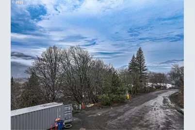 1 E Franklin, Bingen, WA 98605 - Photo 3