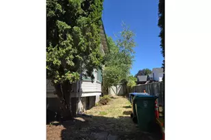 1411 NE Tillamook St, Portland, OR 97212 - Photo 3
