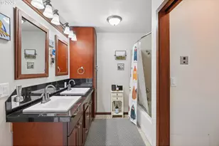 637 SE Linn St, Portland, OR 97202 - Photo 23