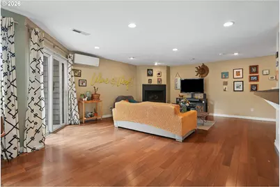 637 SE Linn St #E, Portland, OR 97202 - Photo 9