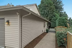 1514 NE Marine Dr, Portland, OR 97211 - Photo 43