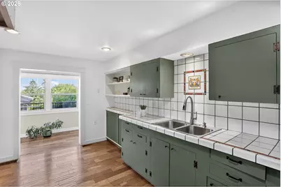 8 SW Alice St, Portland, OR 97219 - Photo 17