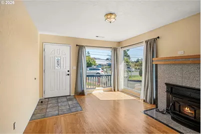 221 Alder St, Brookings, OR 97415 - Photo 15