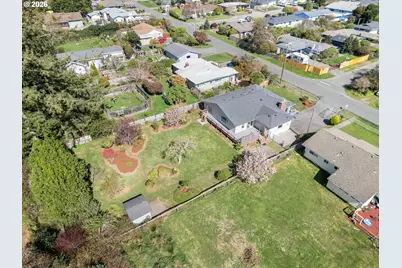 221 Alder St, Brookings, OR 97415 - Photo 39