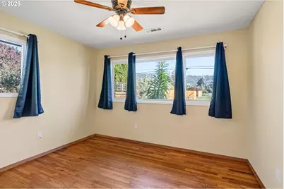 221 Alder St, Brookings, OR 97415 - Photo 17