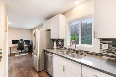 6926 SE Deardorff Rd, Portland, OR 97236 - Photo 13