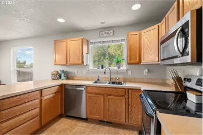 1049 W Hartley Ave, Hermiston, OR 97838 - Photo 7