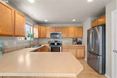 1049 W Hartley Ave, Hermiston, OR 97838 - Photo 5