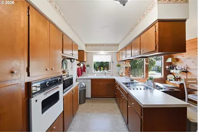 650 Franklin Ave, Bandon, OR 97411 - Photo 17