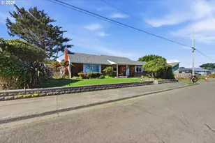 650 Franklin Ave, Bandon, OR 97411 - Photo 45