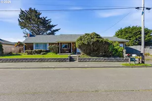 650 Franklin Ave, Bandon, OR 97411 - Photo 3