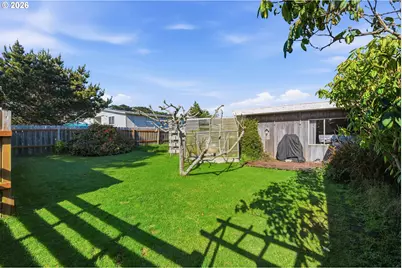 650 Franklin Ave, Bandon, OR 97411 - Photo 39