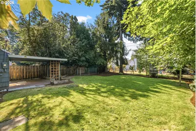 9218 SE Washington St, Portland, OR 97216 - Photo 25