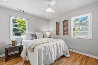 9218 SE Washington St, Portland, OR 97216 - Photo 15