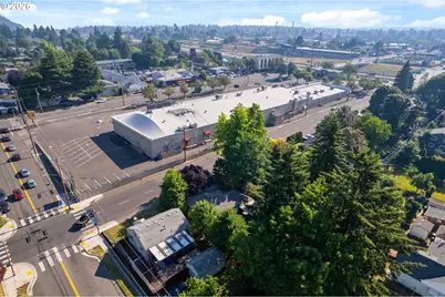 9218 SE Washington St, Portland, OR 97216 - Photo 37