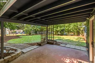 9218 SE Washington St, Portland, OR 97216 - Photo 23