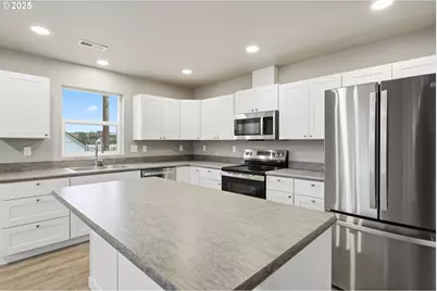 203 4th, Moro, OR 97039 - Photo 5