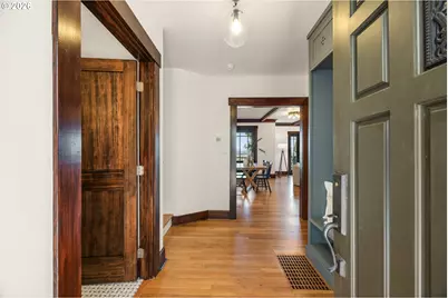 4323 SW Hamilton Ter, Portland, OR 97239 - Photo 3