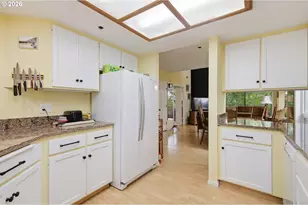 690 Wimbledon Ct, Eugene, OR 97401 - Photo 17