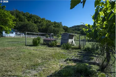 695 Glengary Loop Rd, Roseburg, OR 97470 - Photo 35