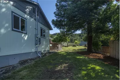 695 Glengary Loop Rd, Roseburg, OR 97470 - Photo 5