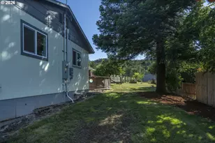 695 Glengary Loop Rd, Roseburg, OR 97470 - Photo 5