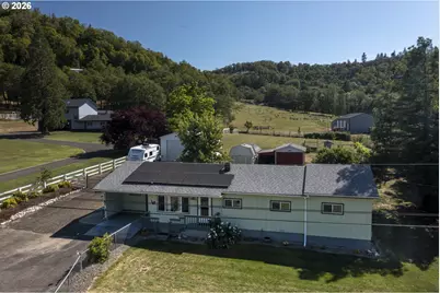 695 Glengary Loop Rd, Roseburg, OR 97470 - Photo 3
