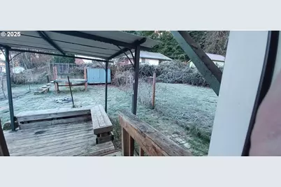 252 5th St, Glendale, OR 97442 - Photo 5