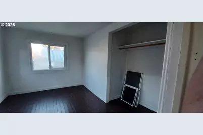 252 5th St, Glendale, OR 97442 - Photo 7