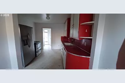 252 5th St, Glendale, OR 97442 - Photo 9