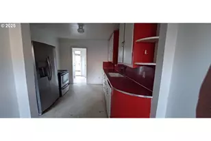 252 5th St, Glendale, OR 97442 - Photo 9