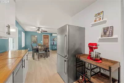 8827 SE Knapp St, Portland, OR 97266 - Photo 13