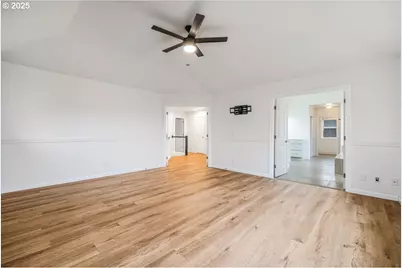 20870 Yosemite St NE, Aurora, OR 97002 - Photo 27