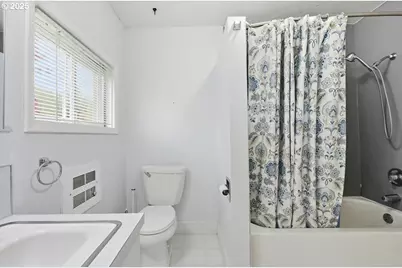 813 NE Grace Ave, Battle Ground, WA 98604 - Photo 13