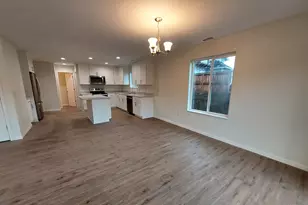 301 S Drake St, Silverton, OR 97381 - Photo 21