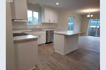 301 S Drake St, Silverton, OR 97381 - Photo 15